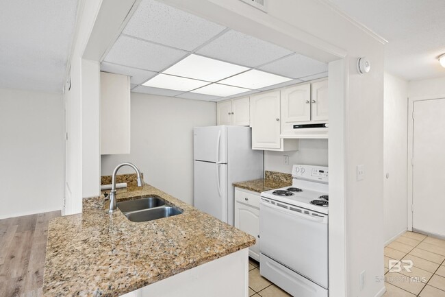 Building Photo - 2058 Sea Cliff Dr N