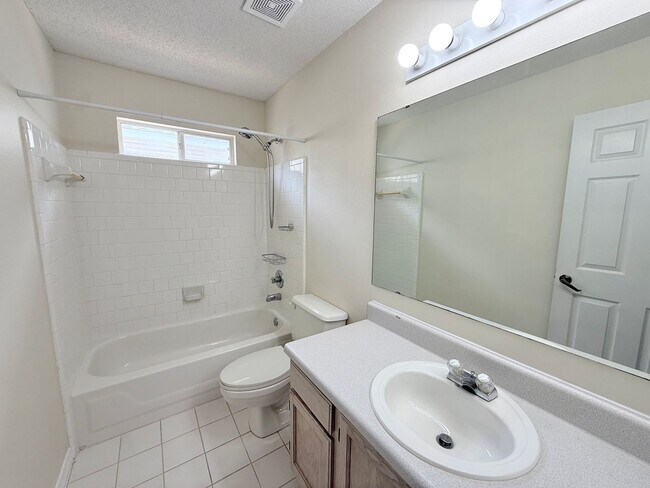 Building Photo - 3-Bedroom Duplex