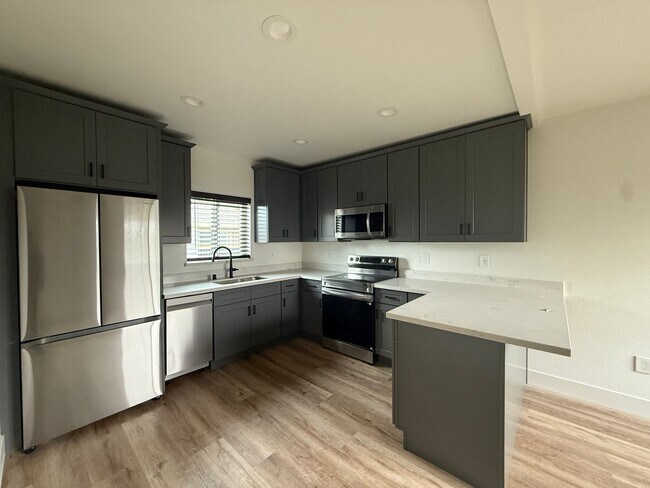 Building Photo - DSI250