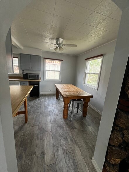 Kitchen - 219 E Montezuma Ave