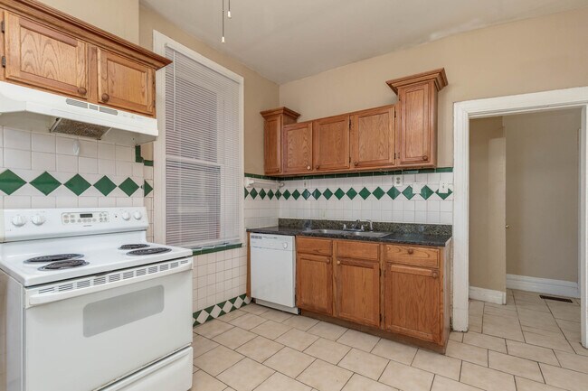 Building Photo - 5875 Washington Blvd