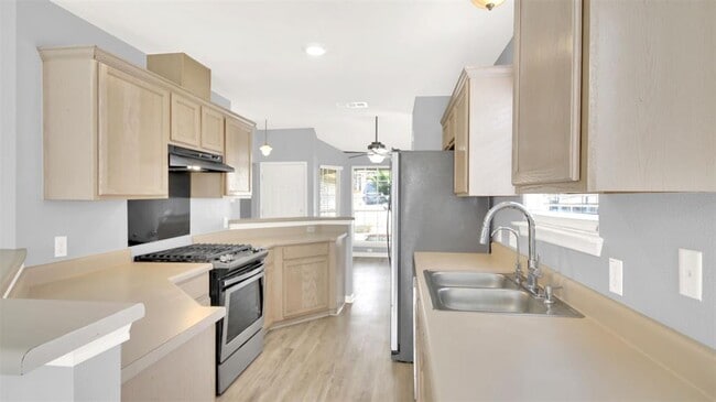 Building Photo - 4911 Edenbourgh Ln