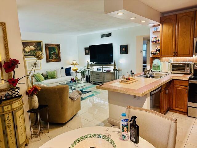 Building Photo - 1150 NW 30th Ct