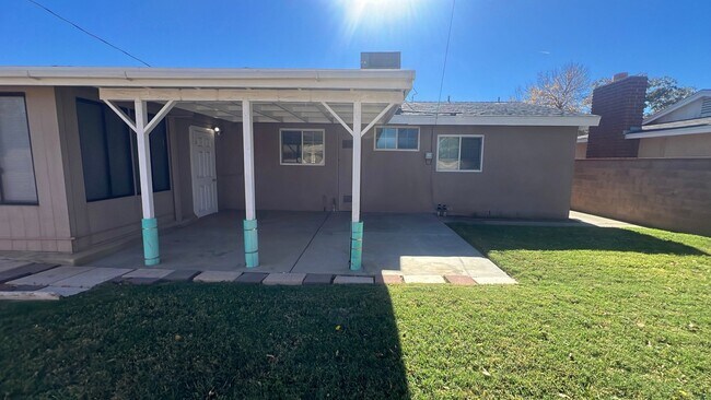 Building Photo - West Lancaster Home