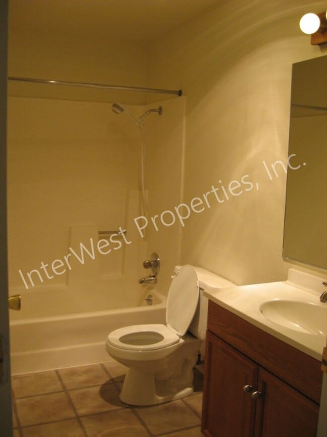 Building Photo - Ranch-Style Home in Beaverton with Fenced ...