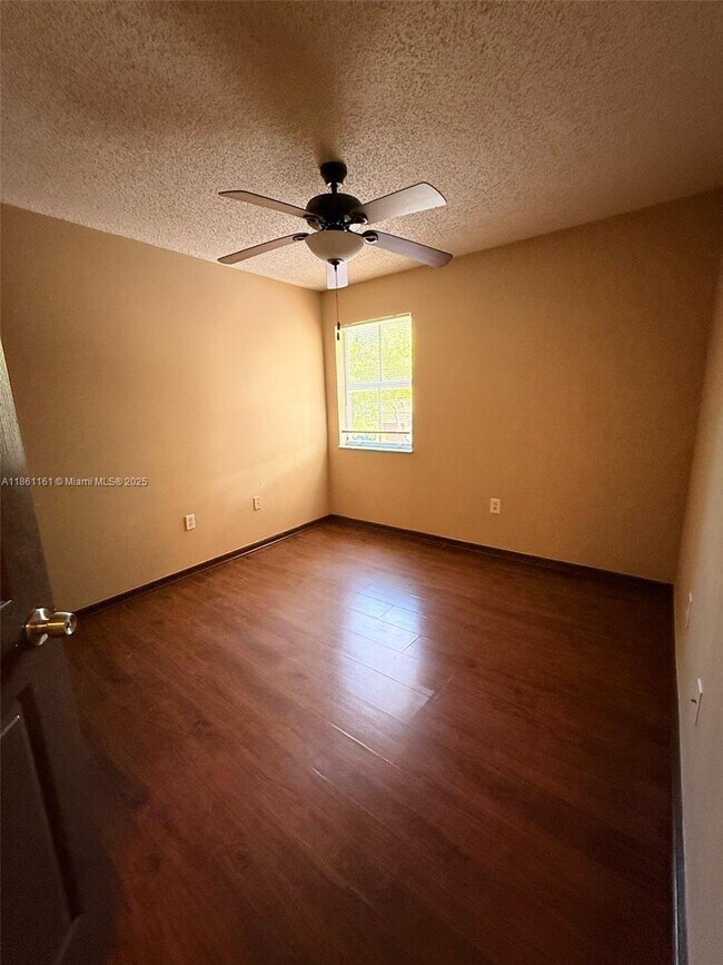 Building Photo - 2457 Centergate Dr
