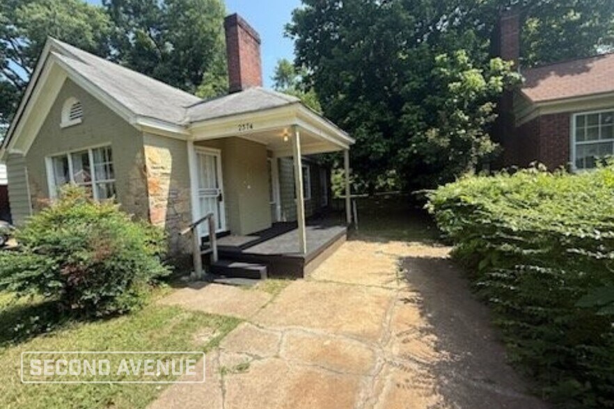 Primary Photo - 2374 Larose Ave