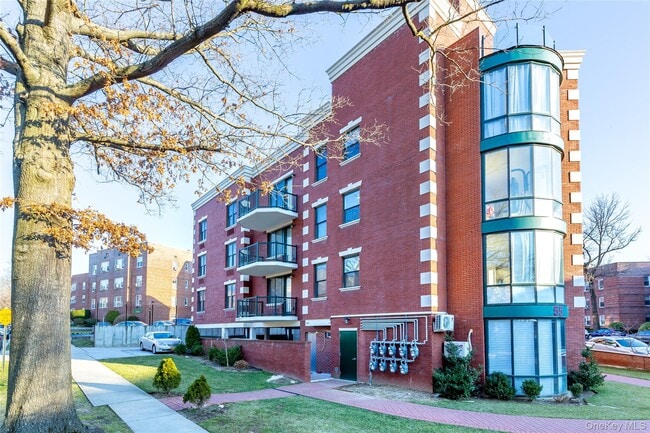 Building Photo - 55 S Middle Neck Rd