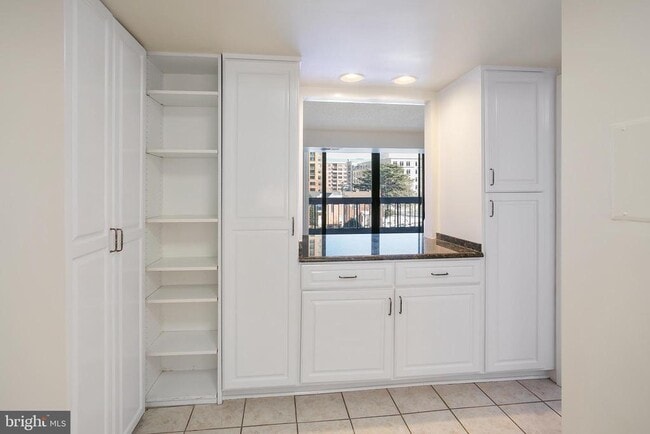 Building Photo - 3800 Fairfax Dr