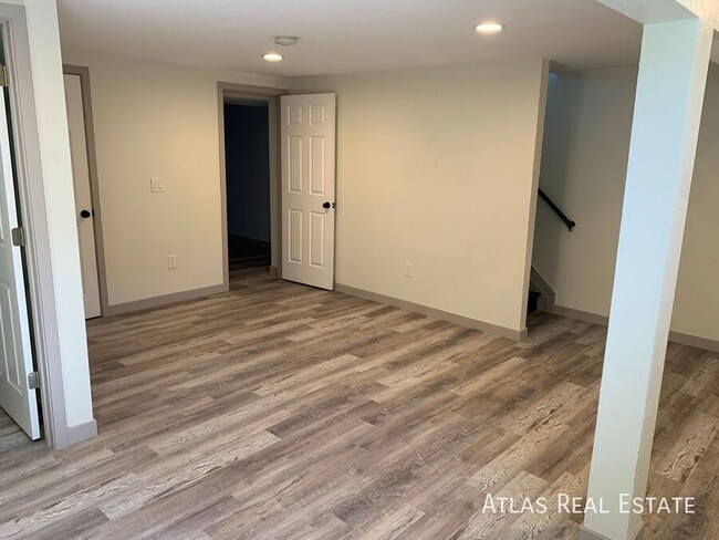 Building Photo - Spacious Duplex in Littleton with Fenced i...