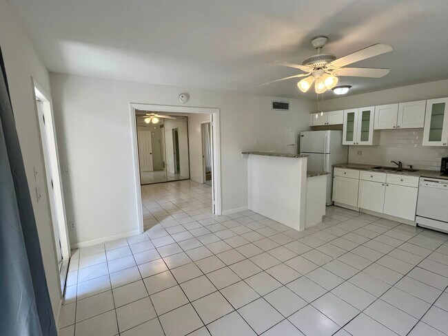 Building Photo - 631 Executive Center Dr