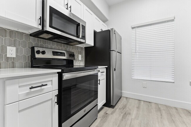 Building Photo - 875 W Pecos Rd