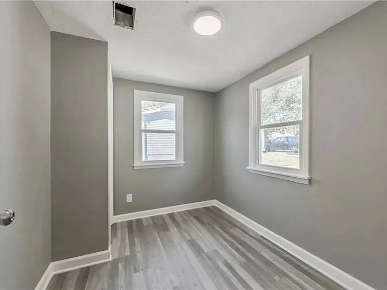 Building Photo - 426 E Elm St