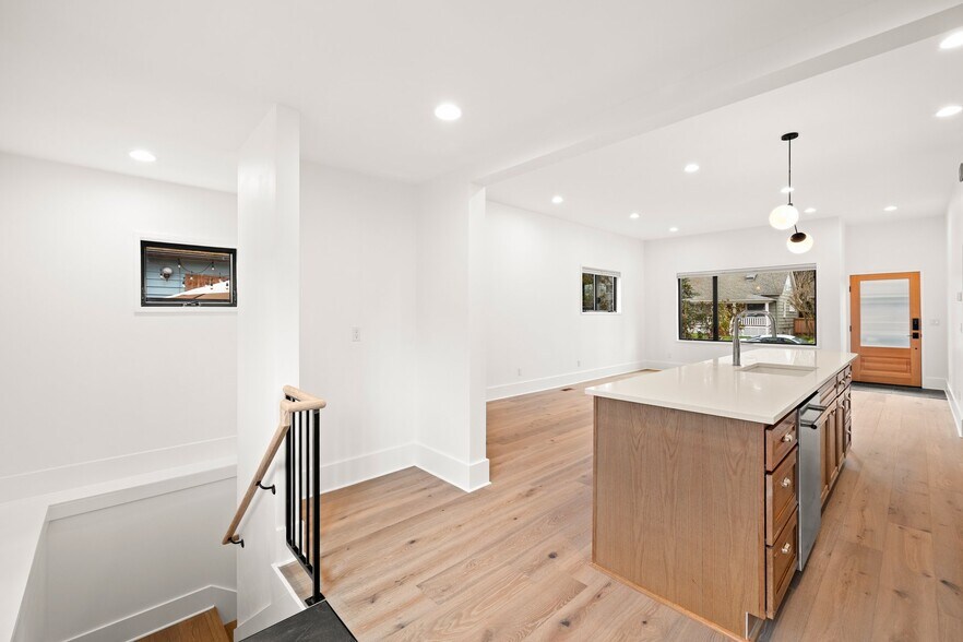 Building Photo - 2247 SE Brooklyn St