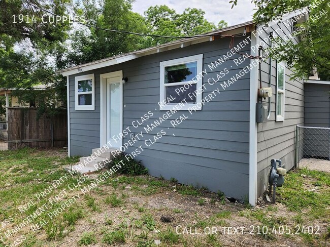 Building Photo - Unique bungalow!