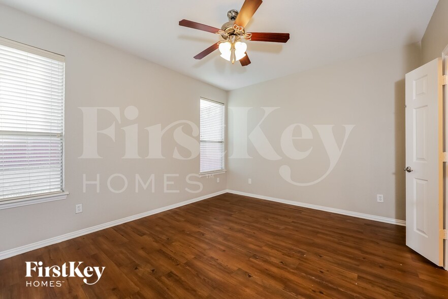 Building Photo - 3040 Thicket Bend Ct