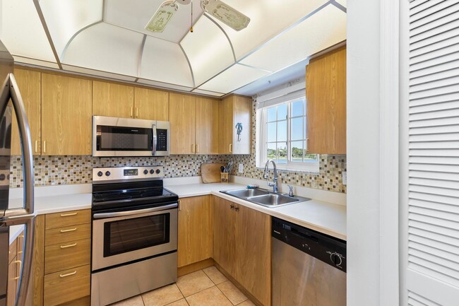Building Photo - Fully Furnished Long Term Rental