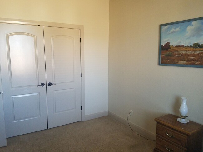 Building Photo - 166 S 4050 W