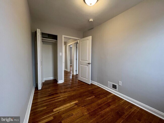 Building Photo - 7255 Stratton Way