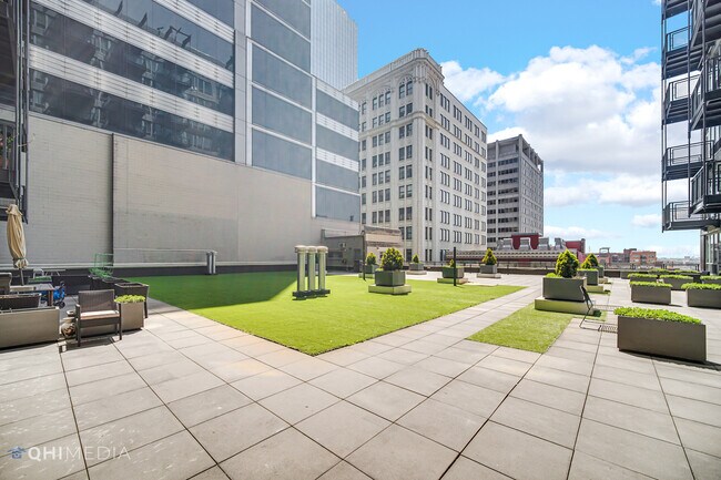 Building Photo - 565 W Quincy St