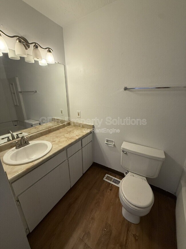 Building Photo - 1928 Buena Vista Dr SE