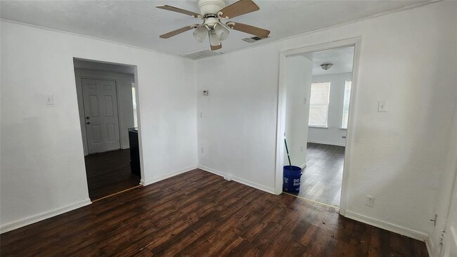Building Photo - 502 S Owensville St