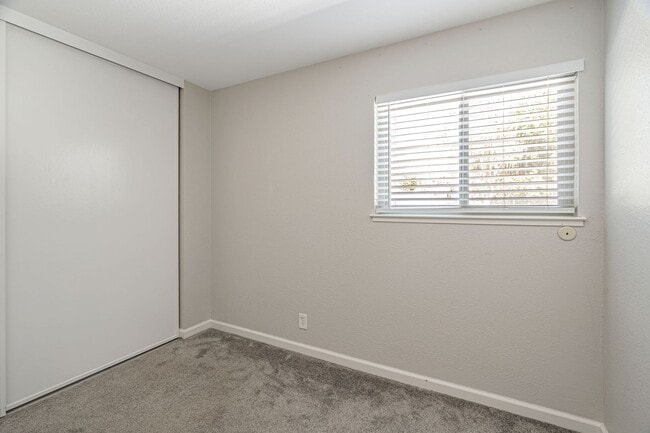 Building Photo - 2 Story Townhome