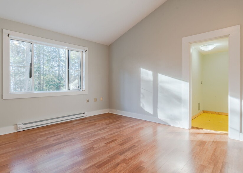 Building Photo - 8 Western Ave