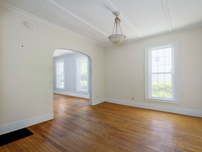 Building Photo - Charming and spacious 4-bedroom, 2 full bath home located in the City of Watertown.