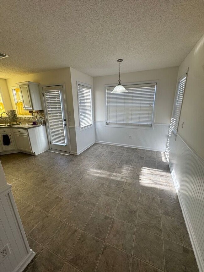 Building Photo - Beautiful 3BR 2BA Home w/ Fenced Backyard • At the end of Cul-De-Sac • Driveway Parking in Gaston