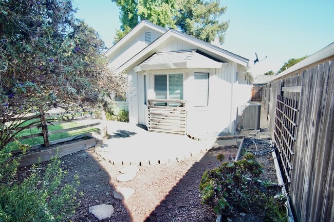 Building Photo - 4400 Sunrise Ct