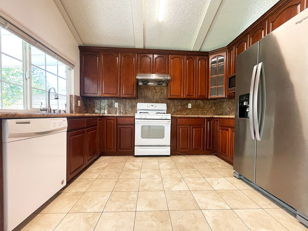 Building Photo - 16712 Stowers Ave