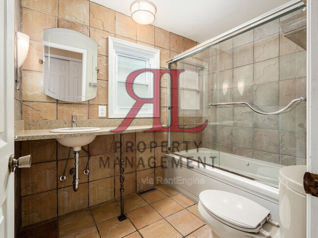 Building Photo - 362 W 4th Ave