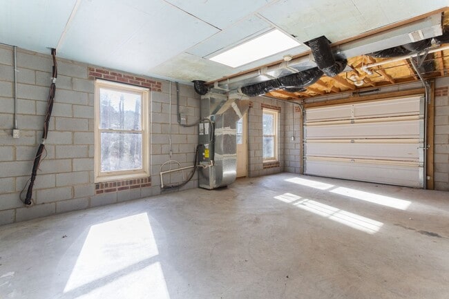 Building Photo - Beautiful 4 Bed 3.5 Bath Home on 20 Acres