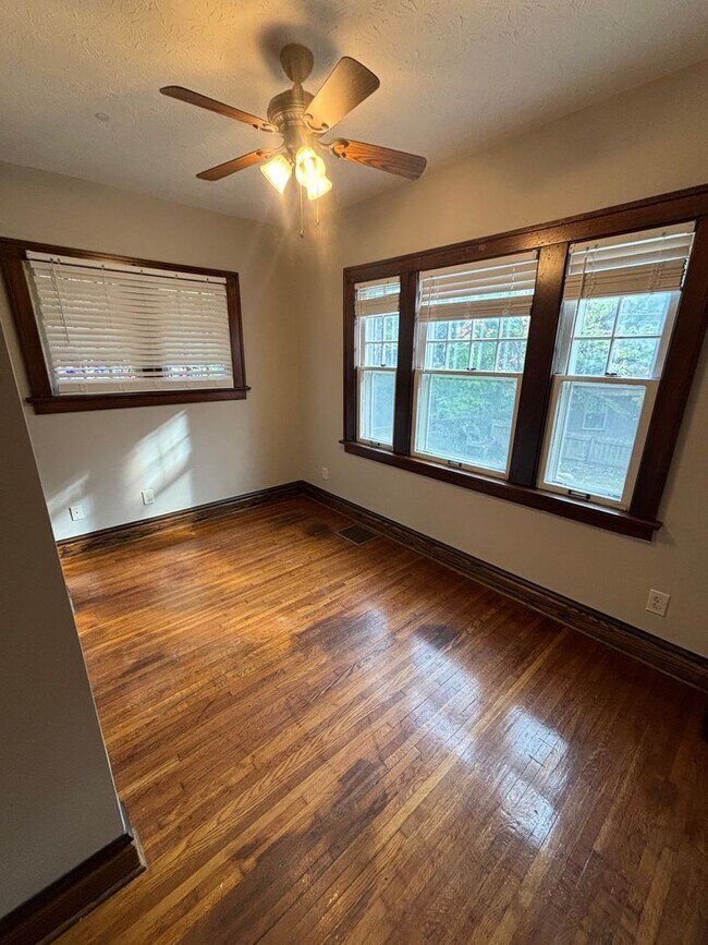 Building Photo - 361 E Northwood Ave