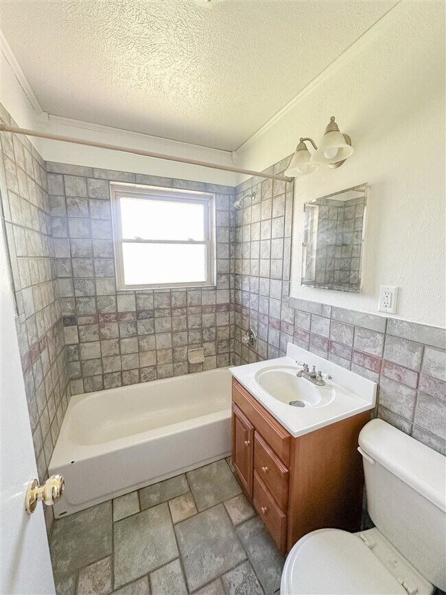 Building Photo - 406 NW 56th St