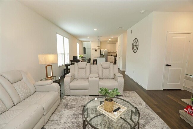 Building Photo - 14463 Cedar Ledge Ln