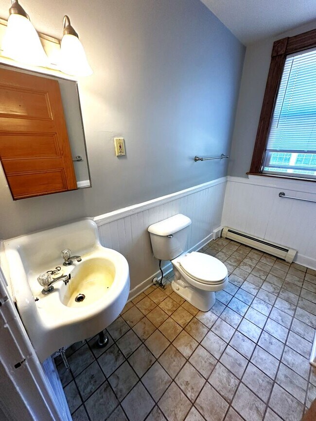 Building Photo - 234 Pearl St