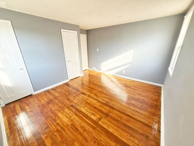 Building Photo - 4 BED 2 BATH SINGLE FAMILY HOME!