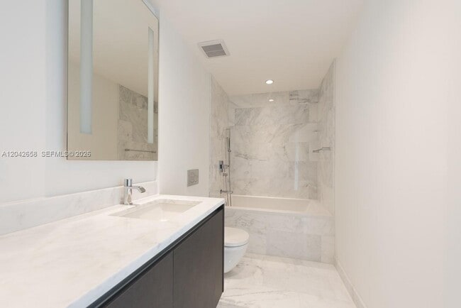 Building Photo - 1451 Brickell Ave