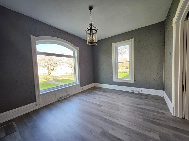 Building Photo - 111 Lincoln Ave