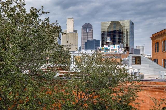 Building Photo - 2205 Canton St