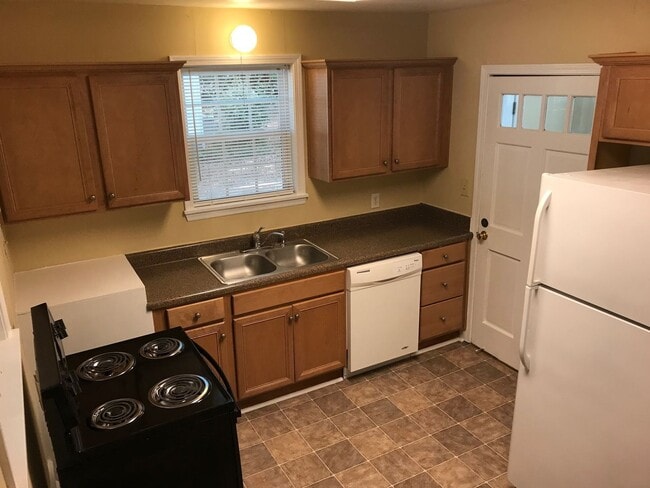 Building Photo - Three Bedroom in the Heart of Five Points