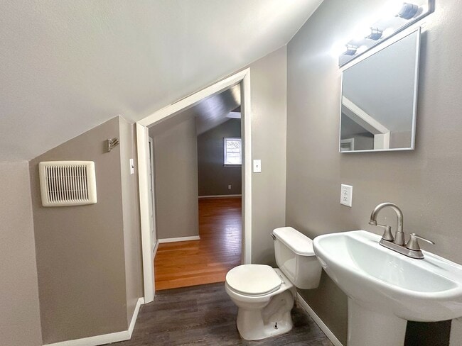 Building Photo - 3 bedroom 2 bath