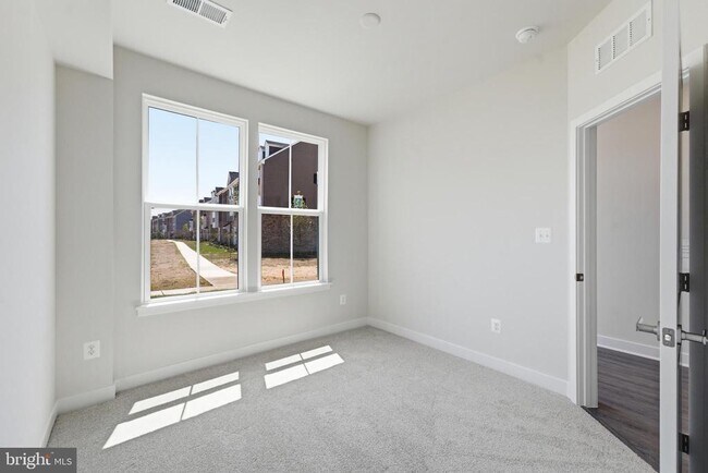 Building Photo - 16130 Hyde Pk Pl
