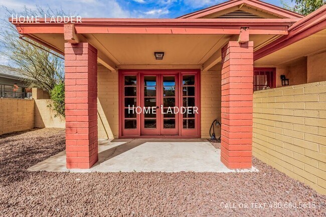 Building Photo - 1338 W Culver St