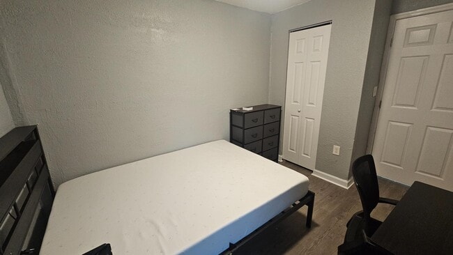 Building Photo - 1902 McMillan St