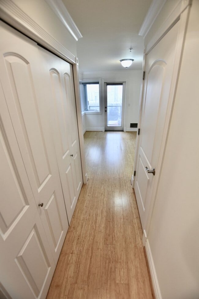 Building Photo - Capitol Hill 2 Bedroom w/ Incredible Views! Available Now!