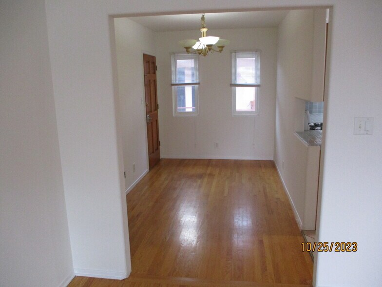 Building Photo - 4400 Overland Ave