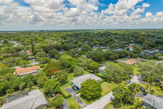 Building Photo - 17460 SW 85th Ave